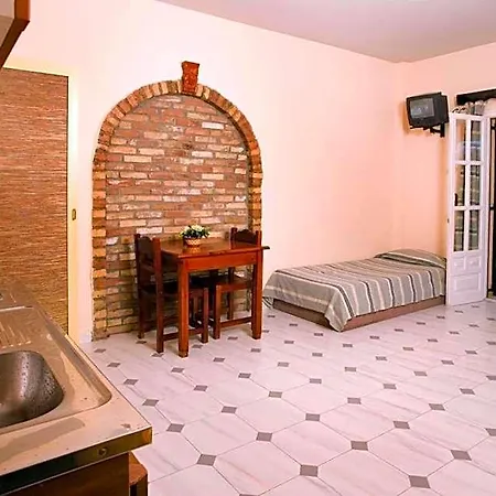 Hotel Yannis