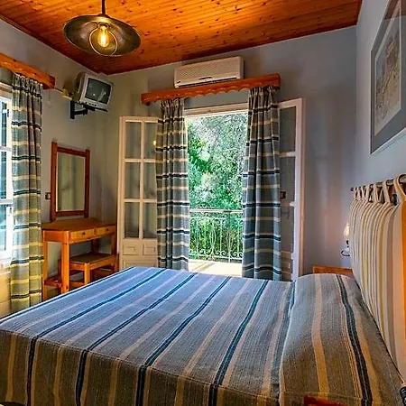 Yannis Hotel